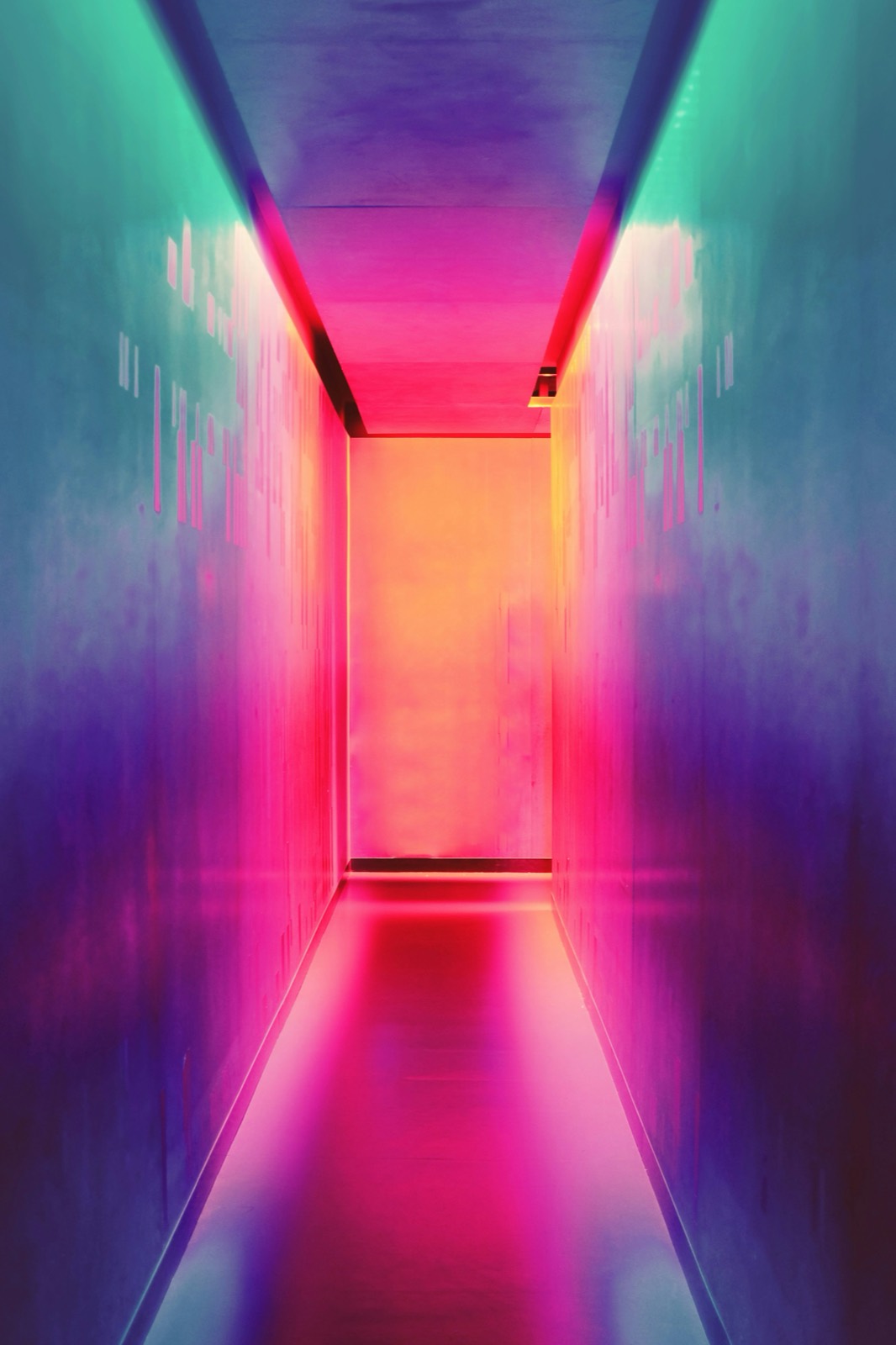 Couloir de lumière dégradée rose et bleue — web design